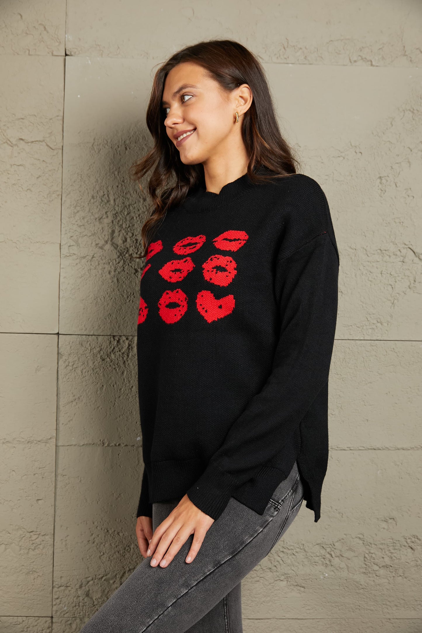 Red lips Round Neck Slit Sweater