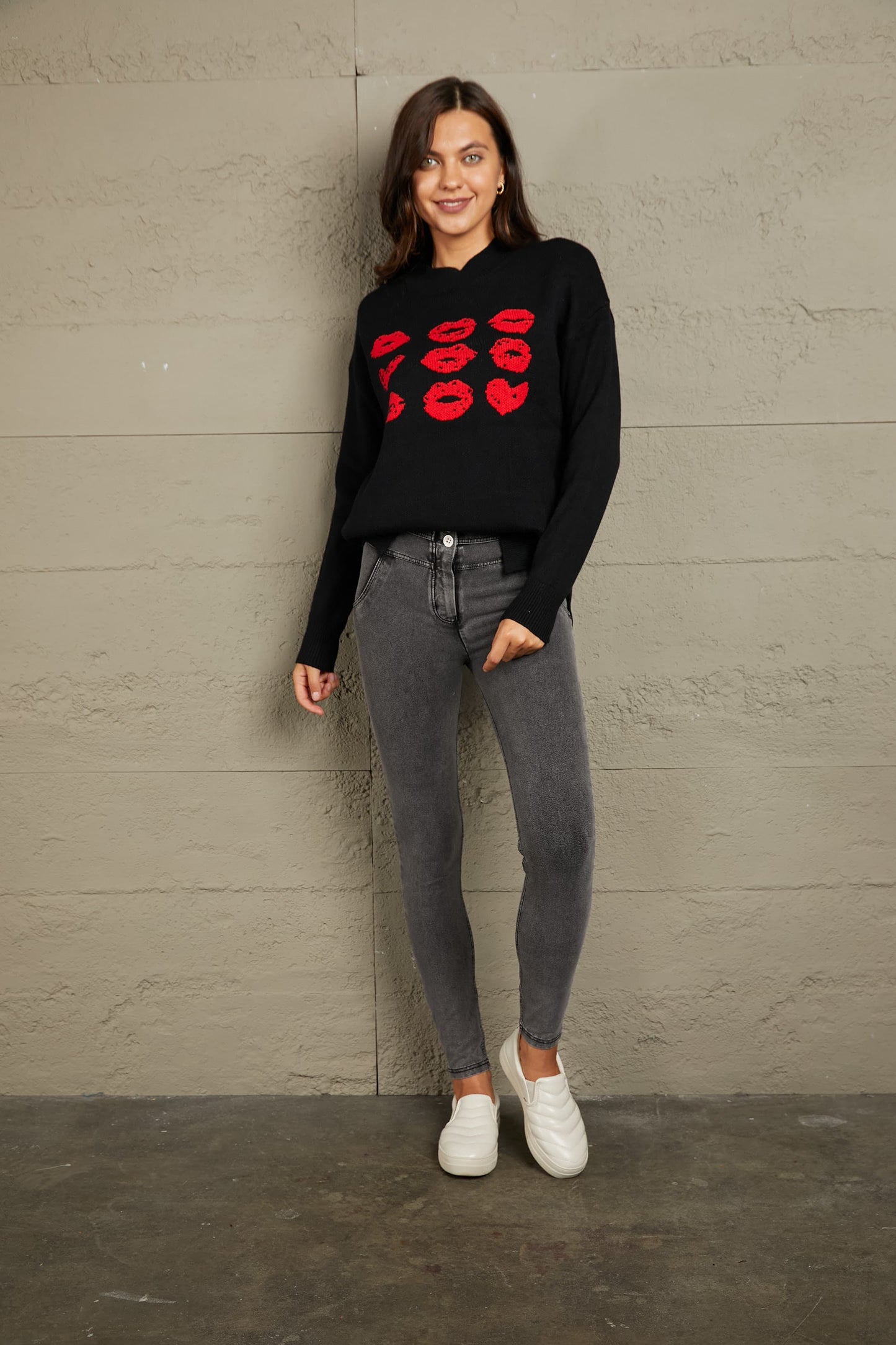 Red lips Round Neck Slit Sweater