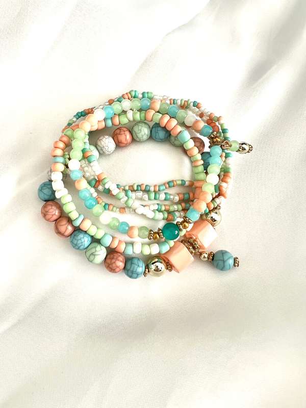 <transcy>Elegante pulsera de cuero apilada</transcy>