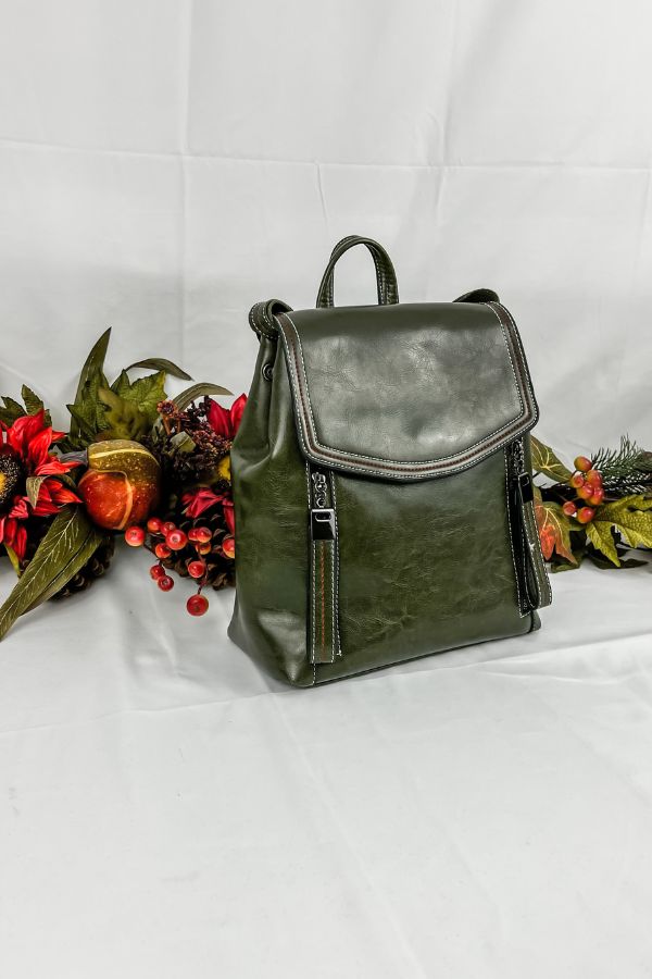 Modern and versatile leather bag